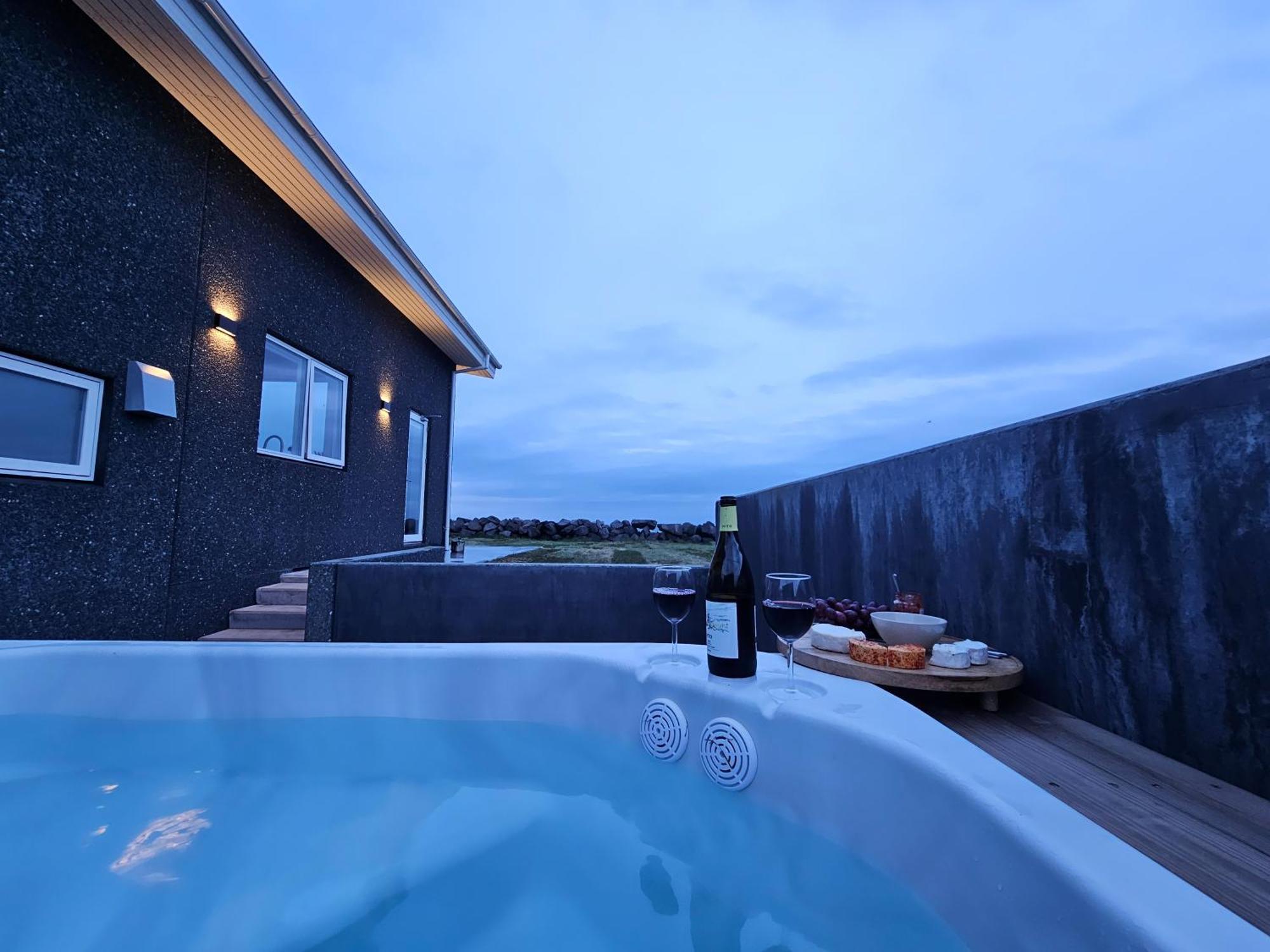 Bay View Apartments Gardur ภายนอก รูปภาพ